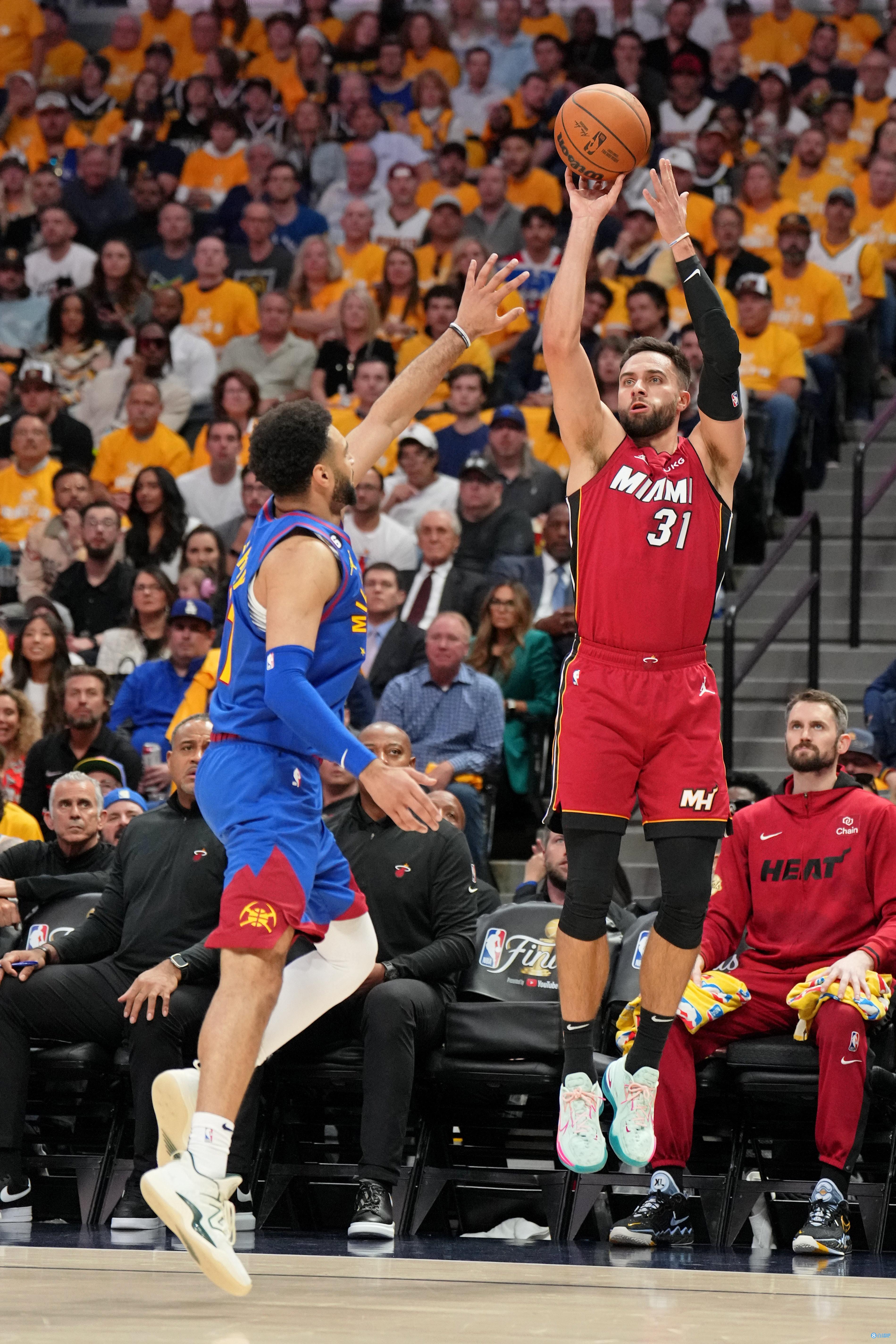 图片报：穆西亚拉今天进行了单独训练，乌尔比希也完成了训练（图片报：穆西亚拉今日进行个人训练，乌尔比希亦已完成训练）