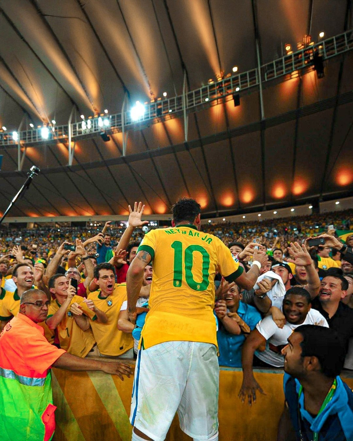 绝对统治力，梅西5场季后赛贡献6球5助率队晋级总决赛（梅西季后赛5战6球5助，统治级发挥率队闯入总决赛）