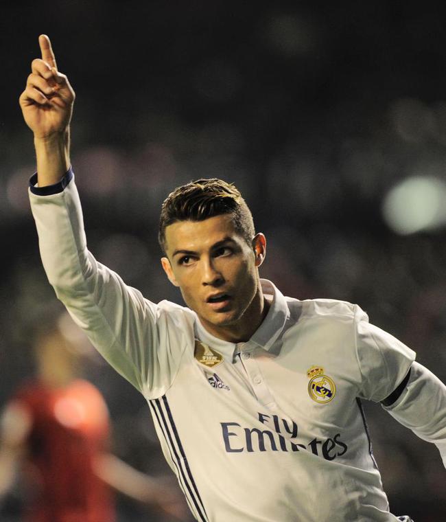 足球国足青训成果显现，小将成多队抢手货（国足青训见成效，年轻球员成各队争夺焦点）