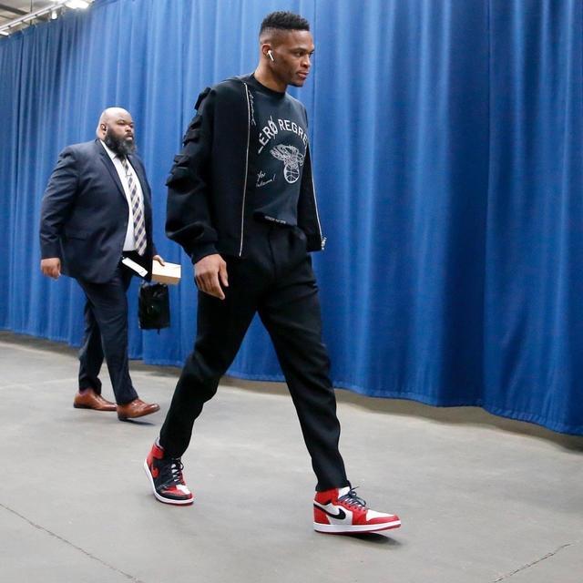 早日康复！西班牙人体育总监加拉加萨因急性心梗住院（西班牙人体育总监加拉加萨突发急性心肌梗死入院，祝早日康复）