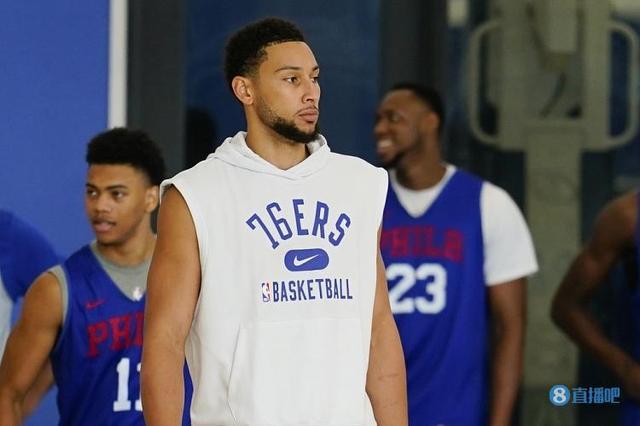 拜仁连续大胜状态恐怖（拜仁火力全开，连场横扫展现统治力）