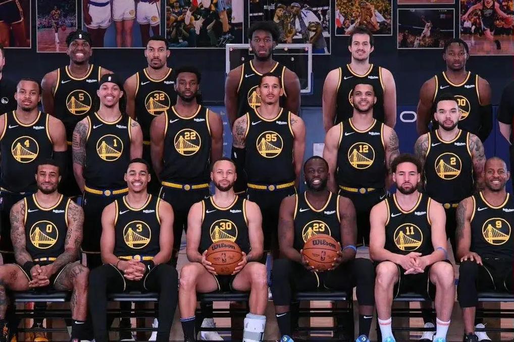 哥伦比亚11月大名单：J罗、迪亚斯领衔，里奥斯、卢库米在列（哥伦比亚公布11月名单：J罗、迪亚斯压阵，里奥斯、卢库米入选）