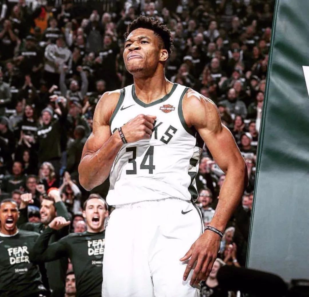 曼联青训小将登场亮相（曼联青训新星完成处子秀）