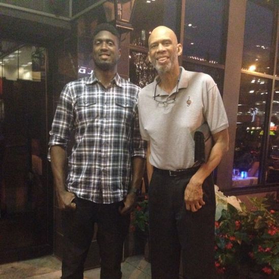 太阳报：贝克汉姆在一家高档酒吧举办派对，庆祝自己封爵（太阳报称贝克汉姆于高级酒吧办庆功宴，庆祝获封爵位）