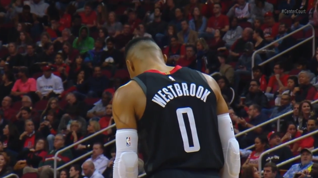 惨不忍睹！快船背靠背0胜5负，关键时刻比赛2胜9负（状态堪忧：快船背靠背0-5告负，关键时刻仅2胜9负）