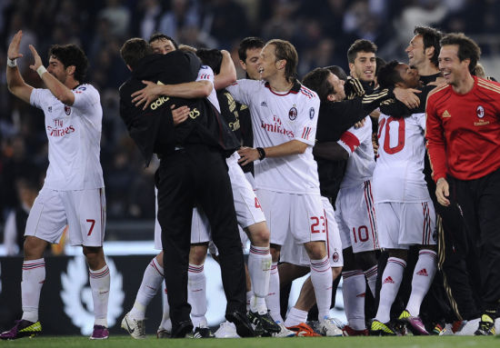 德天空：目前看施洛特贝克最可能不续约，皇马和拜仁讨论了他（德天空：施洛特贝克续约希望渺茫，皇马与拜仁已讨论其情况）